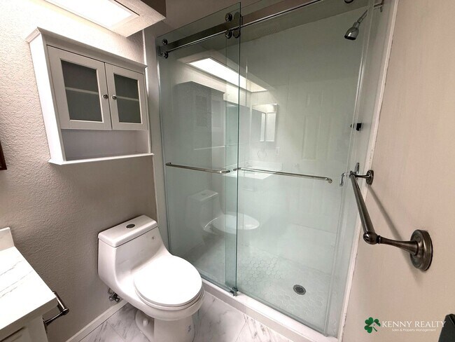 Building Photo - Remodeled 2-Bedroom Home with City Views in Daly City