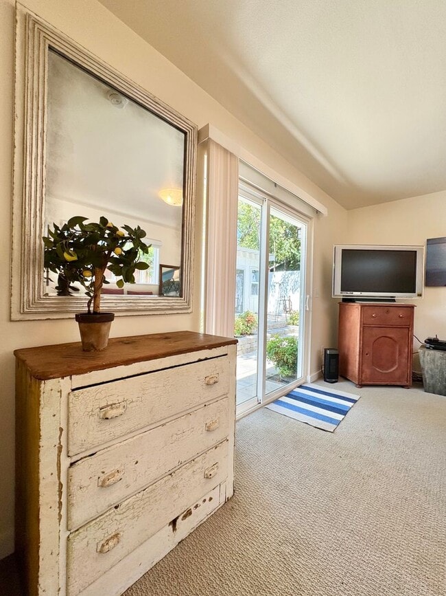 Building Photo - Available For 4+ Months!* Rare Find Furnished Saint Helena Gem, “Upper Tainter” 2 Bedrooms, 2 Bat...