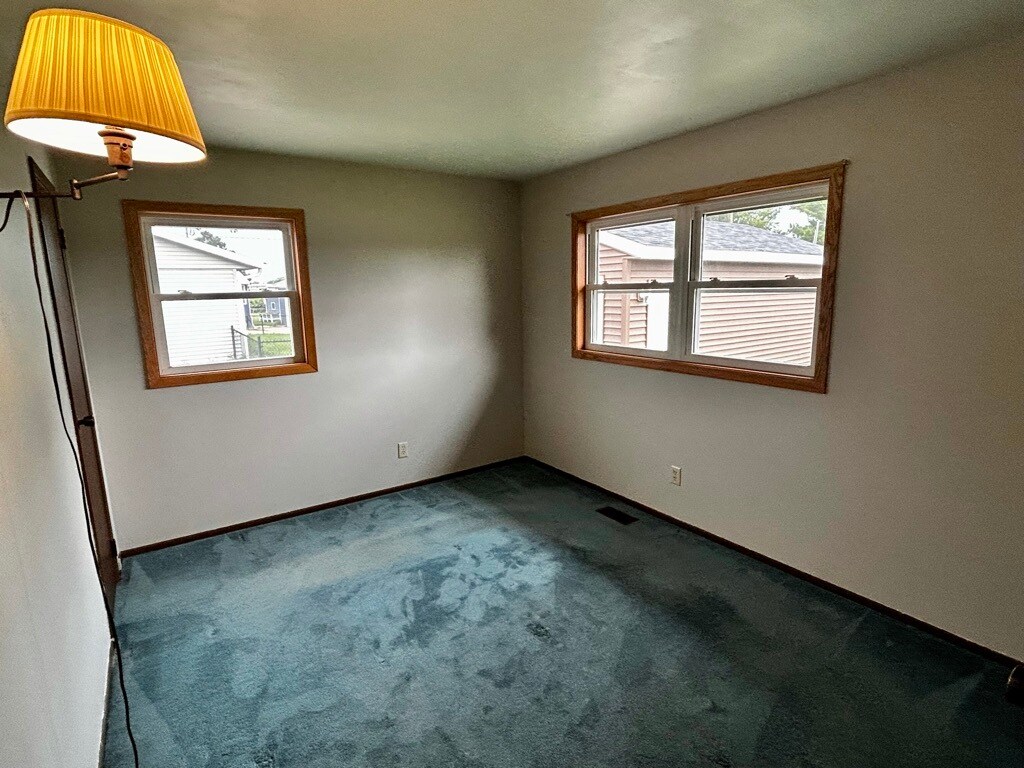 Main level bedroom #1 - 694 Tilson St N