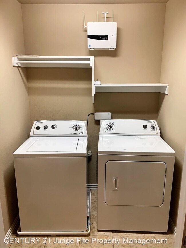 Building Photo - 3 br, 2.5 bath House - 1836 Villa Drive