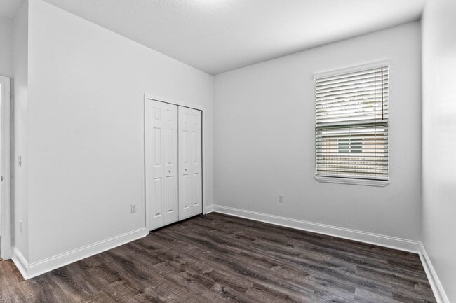 Building Photo - Spacious 4-Bed / 2-Bath Home with 3-Car Garage in Apopka with Modern Touches!