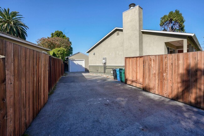 Building Photo - 3BR/1BA North Shoreview Home with Yard & Redwood Deck | Pet Friendly | Near Caltrain | YouTube Tour