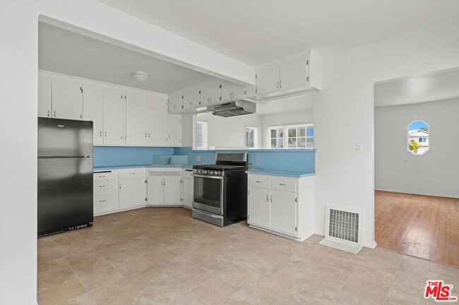 Building Photo - 11813 Gateway Blvd