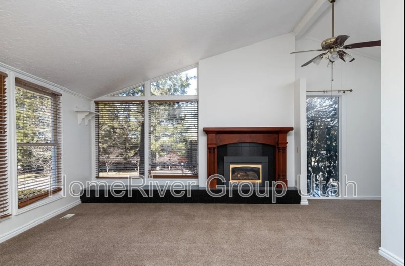 Building Photo - 2699 Grandview Dr