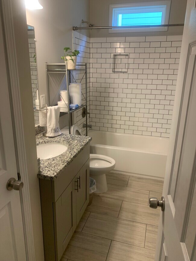 Building Photo - 774 Welch St SW