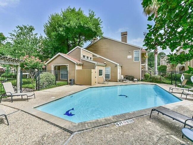 Building Photo - 1860 White Oak Dr