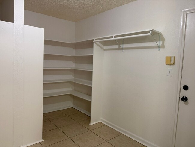 Building Photo - 2308 Lavendale Ct