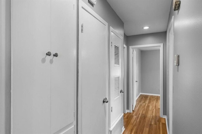 Building Photo - 2205 Lanier Dr