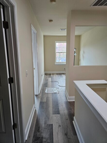 Building Photo - 17 Troy Ln