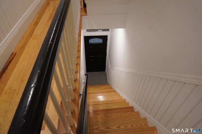 Building Photo - 171 Pequonnock St