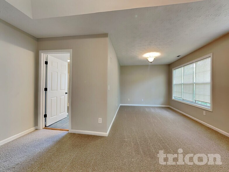 Building Photo - 1685 Nottingham Way