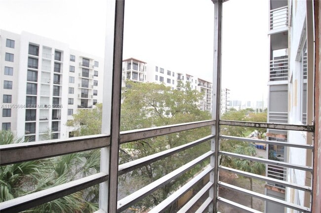 Building Photo - 17890 W Dixie Hwy