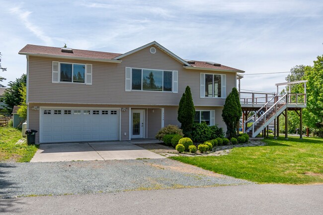 Primary Photo - Spacious 2+ Bedroom Home on Corner Lot in ...