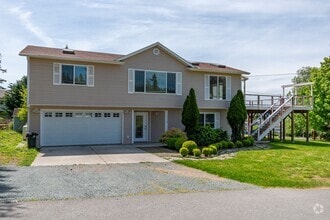 Building Photo - Spacious 2+ Bedroom Home on Corner Lot in ...
