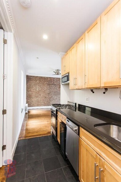 Building Photo - 326 E 100th St