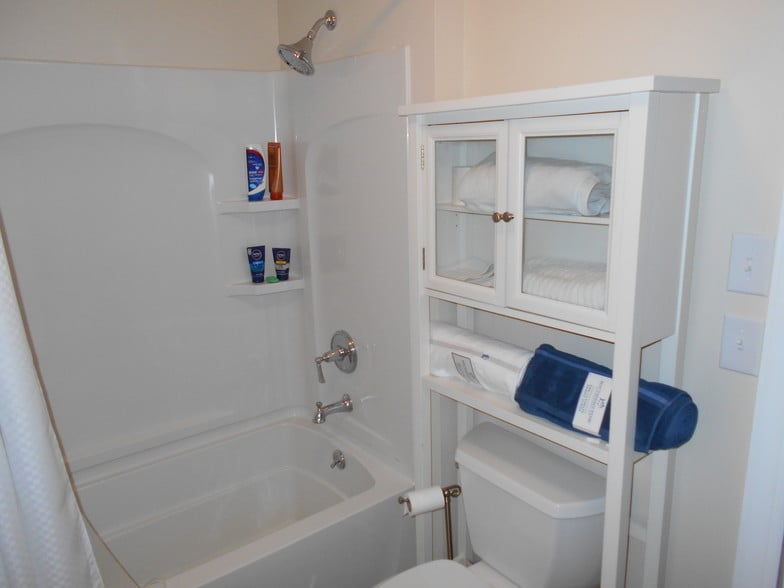 Batrhoom - 104 Buckingham Rd