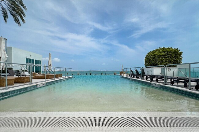 Building Photo - 1331 Brickell Bay Dr