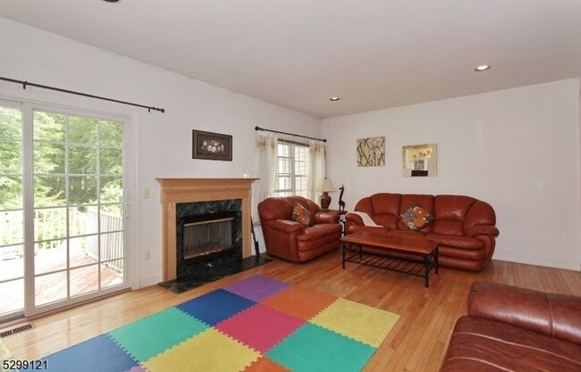 Building Photo - 173 Raymound Blvd