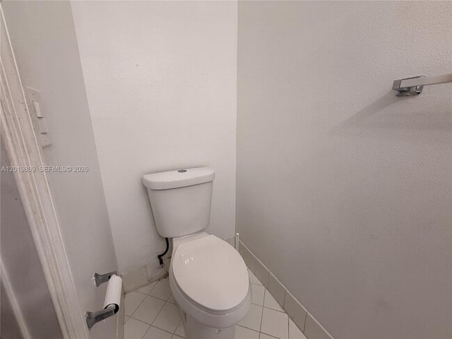 Building Photo - 2078 Madeira Dr