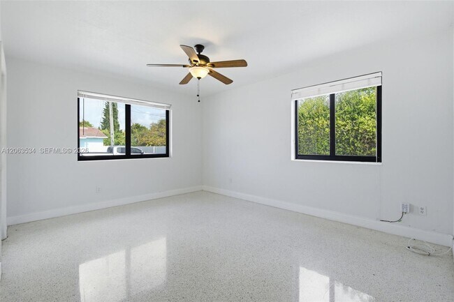 Building Photo - 2625 SW 29th Ave
