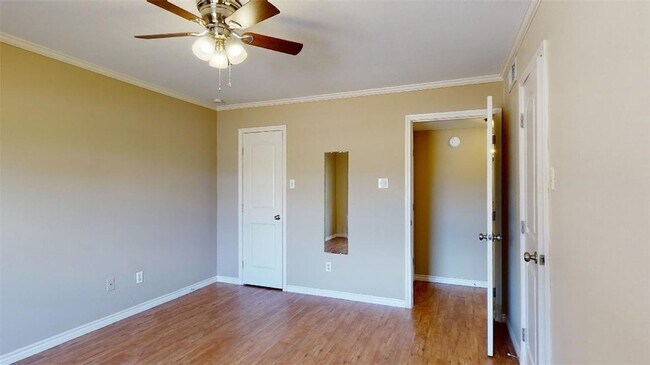 Building Photo - 904 University Oaks Blvd