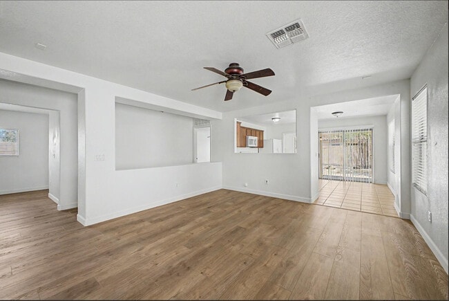 Building Photo - 1112 S Bogle Ct