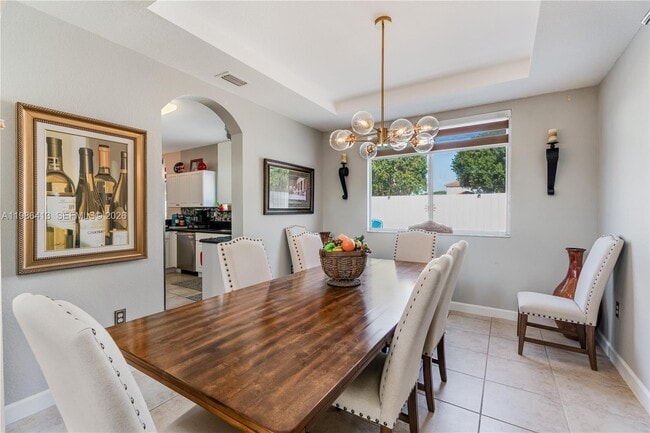 Building Photo - 2126 NE 38th Rd