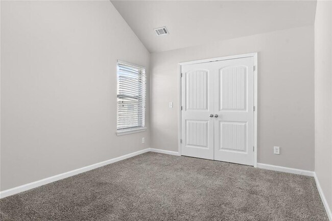 Building Photo - 419 Live Oak Pass