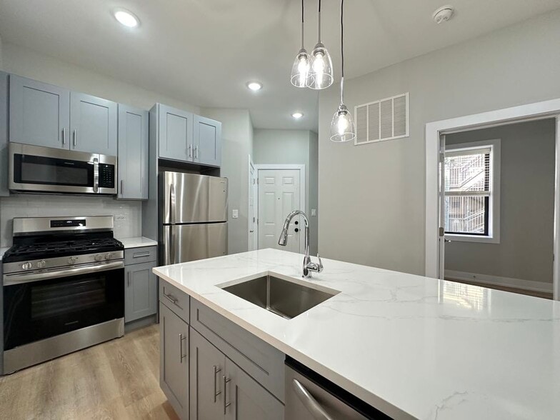 Building Photo - 451 W Belden Ave