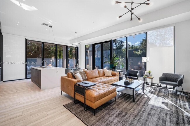 Building Photo - 3156 SW 27th Ave