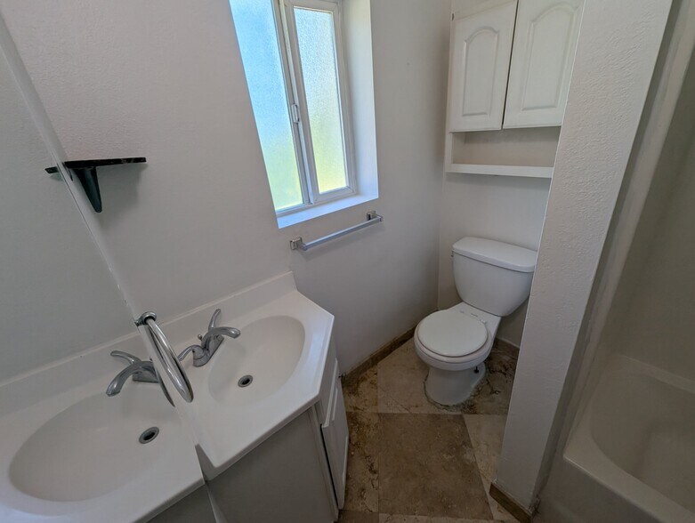 Building Photo - 14301 Mill Ct