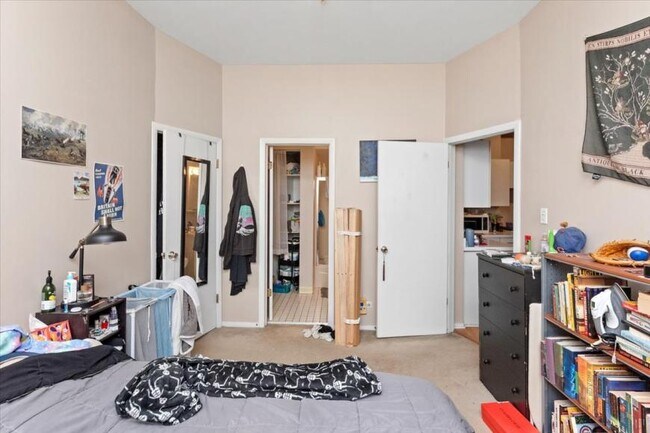 Building Photo - 1 bedroom in Chicago IL 60613