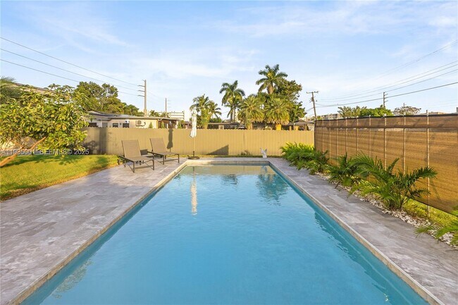 Building Photo - 218 SE 2nd St