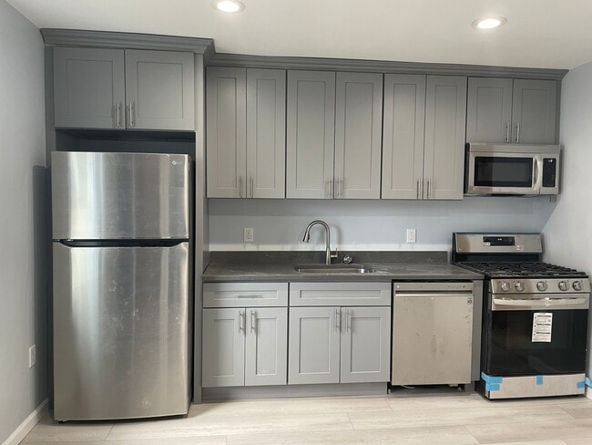 Building Photo - 111 Main St