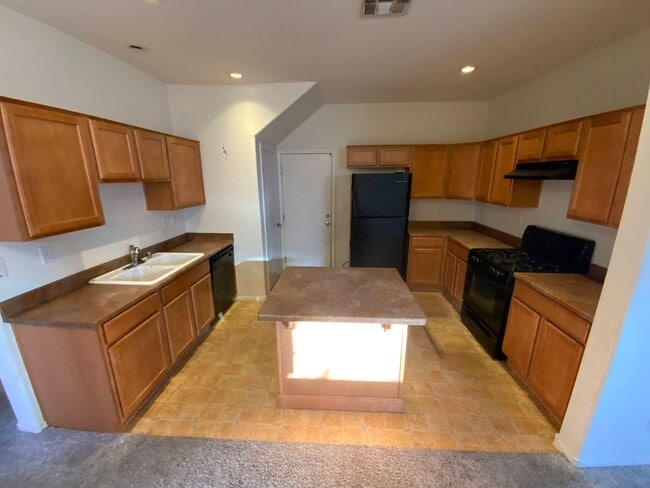 Building Photo - SOUTHERN HIGHLANDS CORNER LOT IN GATED COMMUNITY