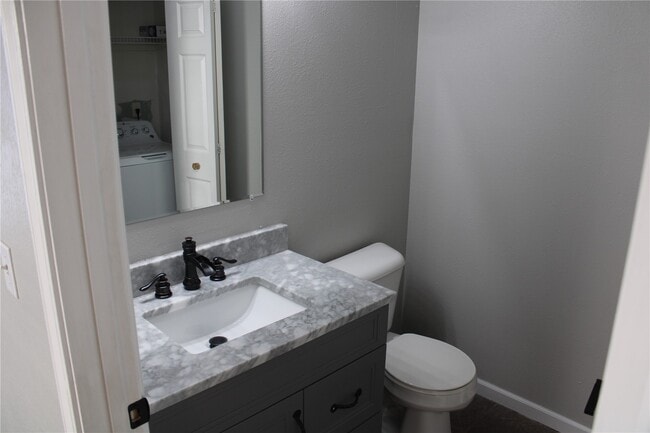 Building Photo - 712 Woodside Creek Dr