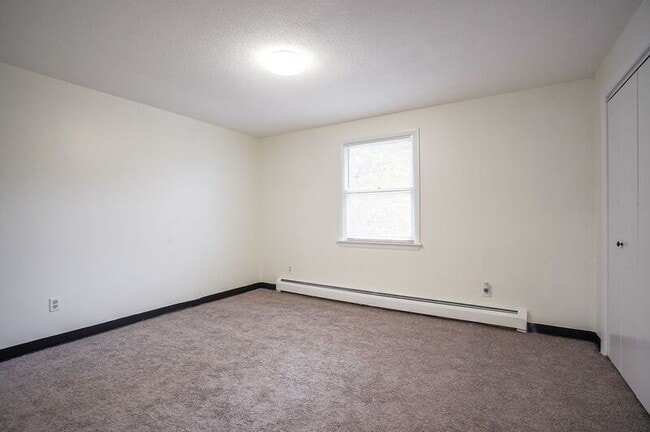 Building Photo - 878 St James Ave