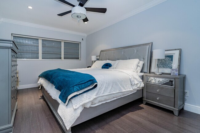 Building Photo - 3605 NE 32nd Ave