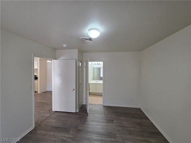 Building Photo - 4865 S Torrey Pines Dr