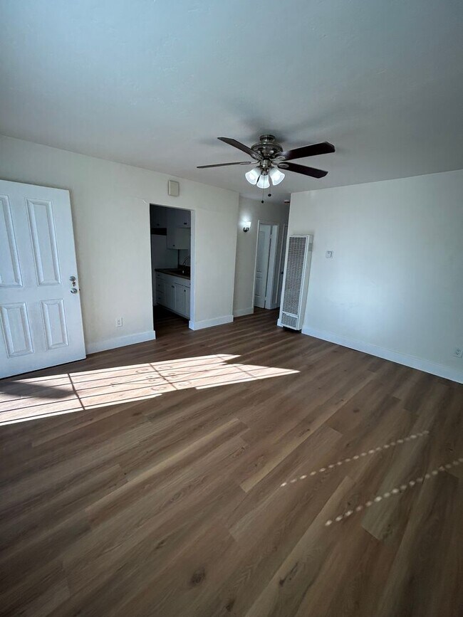 Building Photo - 2 Bedroom 1 Bathroom West La Mesa Apartment
