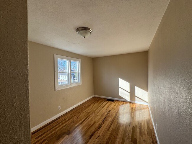 Building Photo - 830 31st Ave