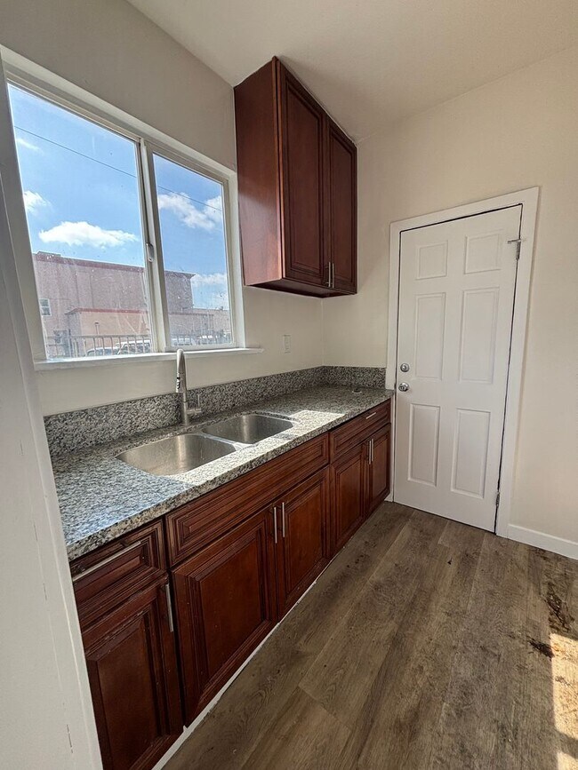 Building Photo - 6335 State St