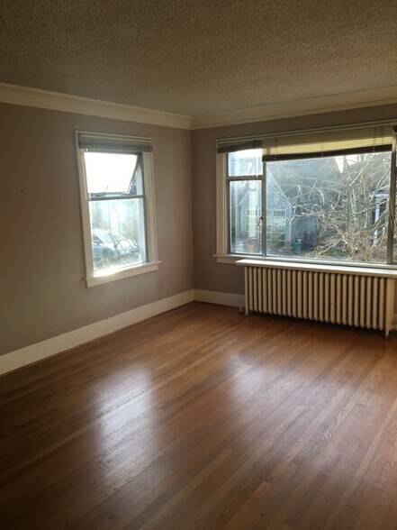 Building Photo - 2112 11th Ave W