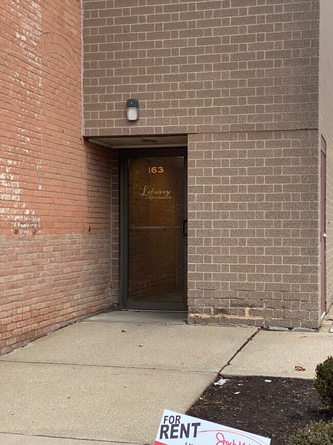 Building Photo - 163 E Main St