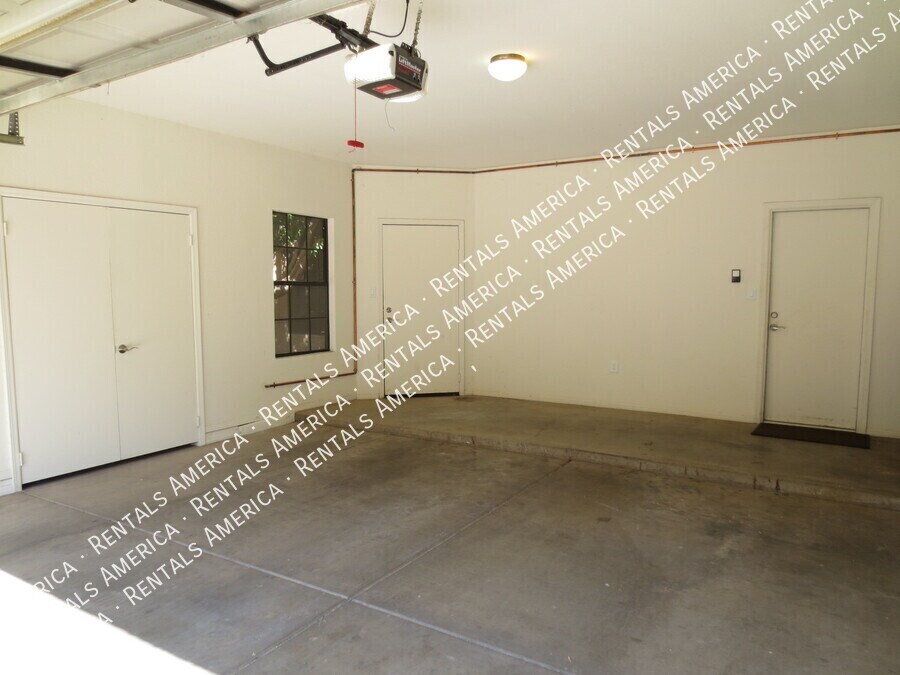 Building Photo - 5965 W Oakland St