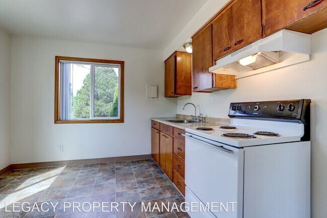 Building Photo - 11580 SW Hall Blvd