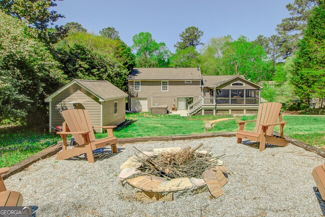 Building Photo - 209 Cedar Dr