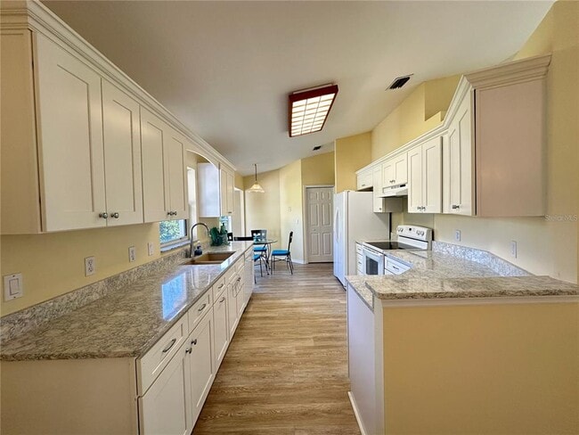 Building Photo - 5261 SE 15th Ave