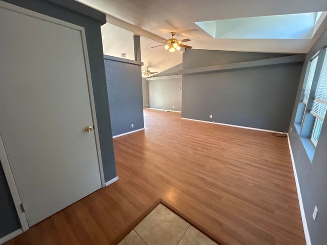 Building Photo - Three Bedroom House in Rafter J