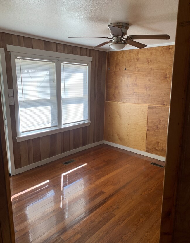 Building Photo - 2Bed/1Bath House